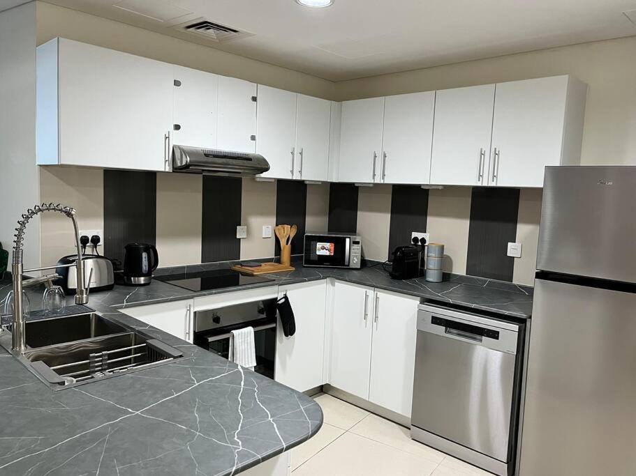 1 Bed Apartment With Sea View, Pool, Gym & Free Parking In Dubai Marina Eksteriør bilde
